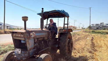 50 Yıldır Aynı Traktörü Kullanan Çiftçi