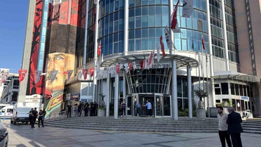İzmit Belediyesi'ne yönelik 'yolsuzluk' soruşturmasında belediye başkanı ve 30 şüphelinin ifadelerine başlandı