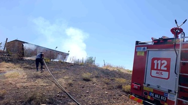 Siirt'te anız yangını üzüm ve fıstık bahçelerine sıçradı