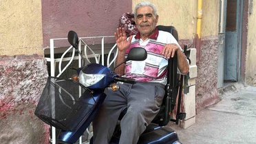 Babasının Sandalyesine Ateş Yaktı, Yeni Araç Hediye Edildi