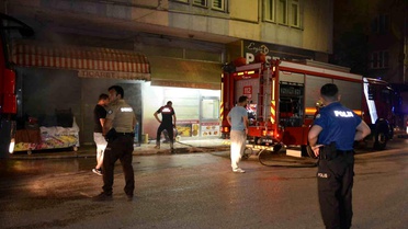 Ordu'da yanan fındık kabuğu çuvalı iş yerini dumana boğdu