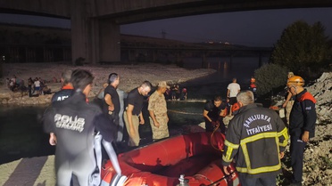 Fırat Nehri'nde Mahsur Kalan 32 Kişi Kurtarıldı