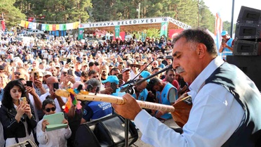 Şenkaya'da Bal Festivali'nde rekor katılım: 20 bin kişi Şirankes'te buluştu