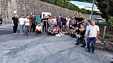 Çınar Çelik Fabrikası'nda İşçiler Oturma Eylemi Başlattı