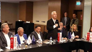 Kayseri'de Ekonomiye Yön Verenler Zirvesi yoğun katılımla gerçekleşti