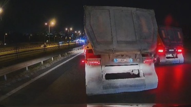 Esenyurt'ta Kamyonlardan Tehlikeli Şerit Değiştirme
