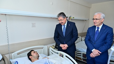Vali Yılmaz, Yaralı İtfaiyecileri Ziyaret Etti