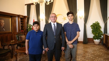 İskenderun'da LGS'de 500 Puan Alan Öğrencilere Ödül