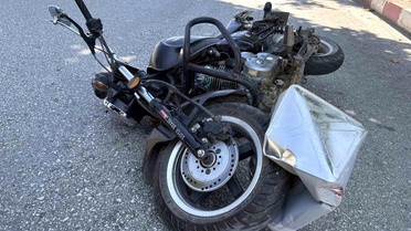 Tosya'da Motosiklet Tenekeye Çarptı, Sürücü Yaralandı
