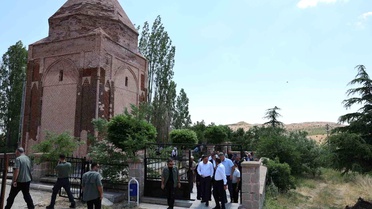 Melikgazi Türbesi Restorasyon ve Peyzaj Projesi için yerinde inceleme