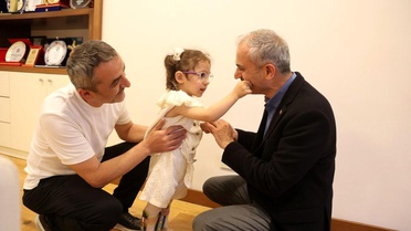 Minik Lina'nın tedavi yolculuğuna destek