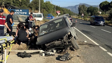 Muğla'da araç yoldan çıktı: 1'i çocuk 7 yaralı