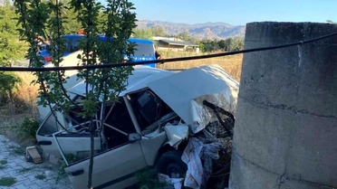 Elazığ'da Kaza: Otomobil Hurdaya Döndü