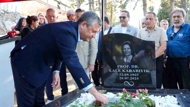 Prof. Dr. Lale Karabıyık'ı anma programına CHP Grup Başkanı Özgür Özel de katıldı