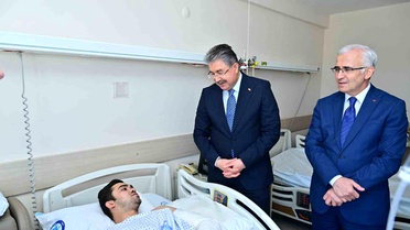 Vali Yılmaz, Yaralı İtfaiyecileri Ziyaret Etti