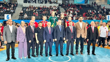 Minikler Güreş Şampiyonası Devam Ediyor