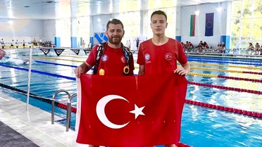 Denizli Büyükşehir Belediyesporlu yüzücüler altın madalyaları topladı