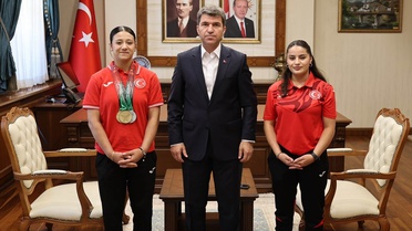 Dünya Şampiyonu Zehra Nur Arslan, Vali'yi Ziyaret Etti