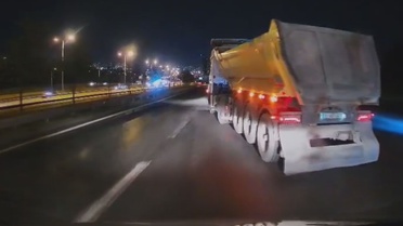 Esenyurt'ta Kamyonların Tehlikeli Şerit Değiştirmesi