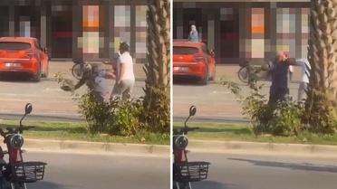 Trafik kavgasında ticari taksi sürücüsünün yumruk attığı yaşlı adam yere düştü
