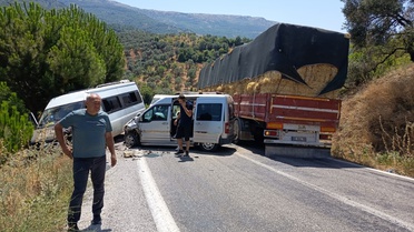 İzmir'de Kaza: 12 Yaralı