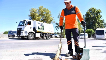 Mersin Büyükşehir Belediyesi temiz bir kent için sahada
