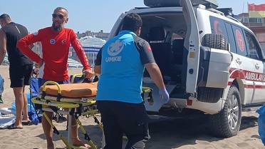 Karasu'da Denizde Bulunan Kişi Hastaneye Sevk Edildi