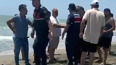 Adana'da Dalga Faciası: İki Genç Boğuldu