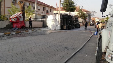 Balya'da Akaryakıt Tankeri Devrildi
