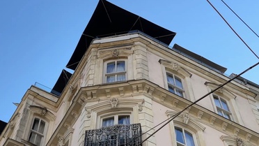 Beyoğlu'nda Şüpheli Ölüm: Aşçı Terastan Düştü
