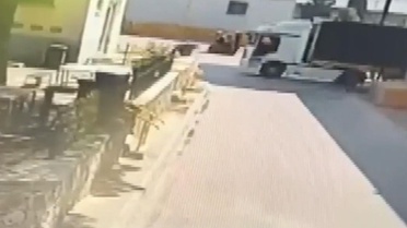 Feci kazada hayatını kaybeden talihsiz kadının son anları kameraya yansıdı