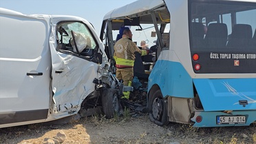 Manisa'da Trafik Kazası: 1 Ölü, 10 Yaralı
