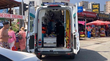 Erdemli'de Otel Yangını: 3 Hastaneye Kaldırıldı