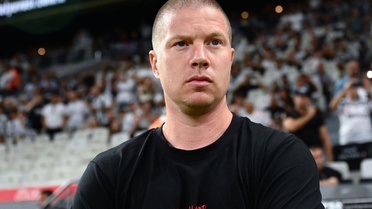 Midtjylland Teknik Direktörü Tullberg, Beşiktaş tribünlerini öve öve bitiremedi