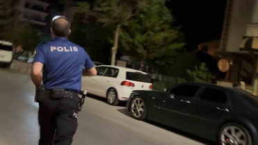 Alkollü sürücü lokanta duvarına çarptı, 12 kişi gözaltına alındı
