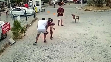 Sokakta çıkan tartışmada birbirini bıçakladılar