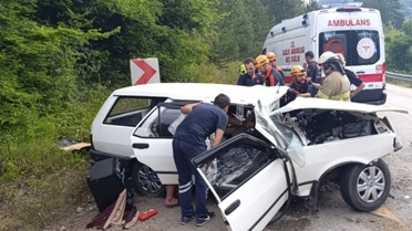Safranbolu'da TIR ile otomobil çarpıştı: 1 ölü, 2 ağır yaralı