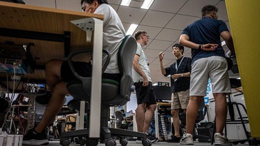 Tokyo'da İş Kıyafetlerinde Yaz Değişikliği