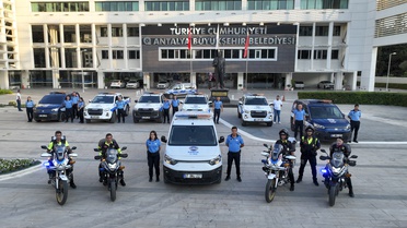 Antalya Zabıtası'ndan kaldırım işgallerine sıkı denetim
