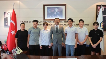 Başkan Çavuşoğlu LGS şampiyonlarını ağırladı