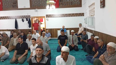 Bu cami yatsı namazlarında dolup taşıyor