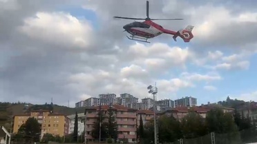 Çorum'da kapıya sıkışan çocuğun parmağı koptu; ambulans helikopterle Ankara'ya sevk edildi