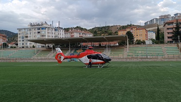 Çocuk Parmağa Kapı Sıkıştı, Helikopterle Sevk Edildi