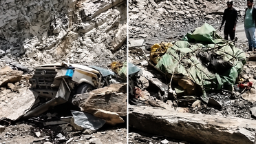 Hindistan'da dev kayalar taksiyi ezdi, 13 kişi hayaıtnı kaybetti