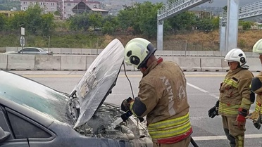 İskenderun'da Araç Yangını Kontrol Altına Alındı