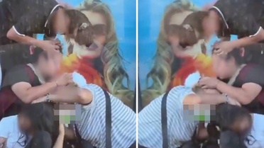 Kimseye aldırmadan saçlarındaki bitleri ayıkladılar