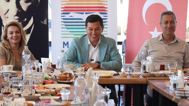 Marmaris Belediye Başkanı Ünlü, kentte görev yapan basın mensuplarıyla buluştu