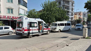 Adıyaman'da Minibüs ile Motosiklet Çarpıştı