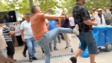 Özgür Özel'in cuma çıkışında ortalık karıştı! Sarıgül araya girince arbede çıktı