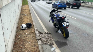 Samsun'da motosiklet devrildi: 2 yaralı
